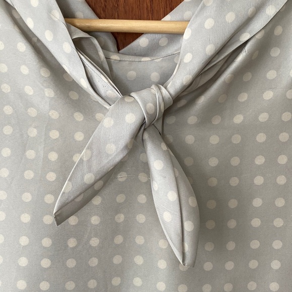 J Crew silk shantung scoop neck sleeveless shirt. Very Jackie O style. - Picture 3 of 7